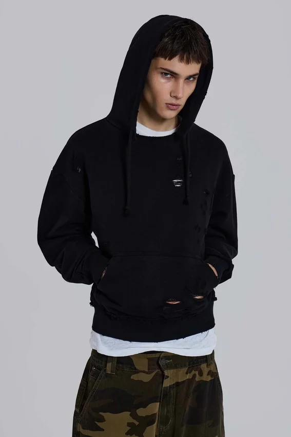 Pullover Bitten Hoodie in Black